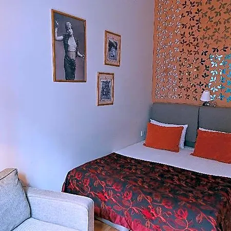 Aparthotel No11 & 4*